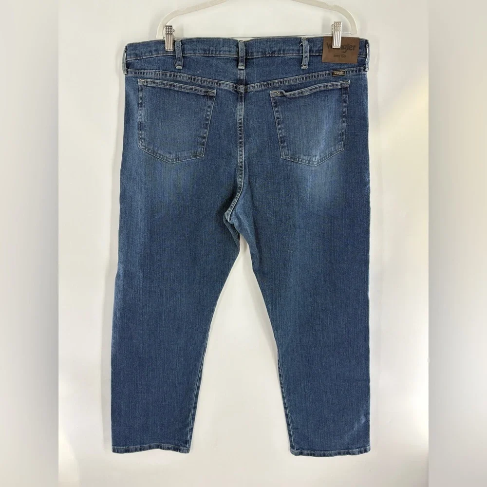 Wrangler Men's Relaxed Fit Denim Jeans in Blue